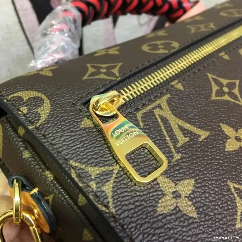 Fashionrep Bags 19B570297 LV 0617